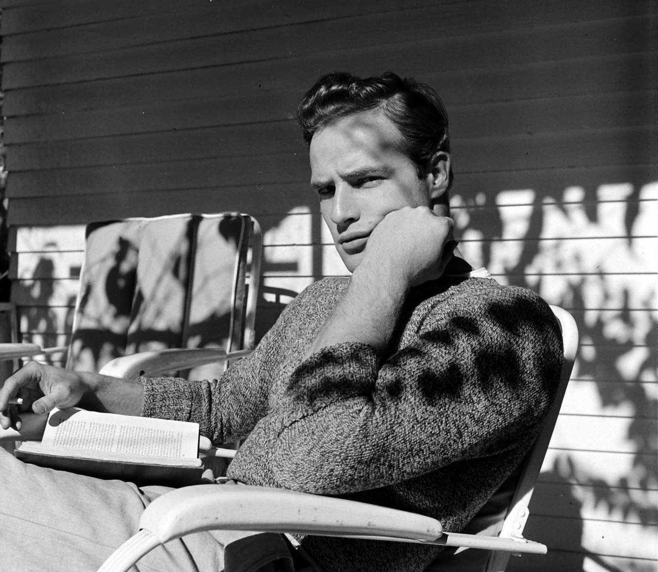 Marlon Brando sul set di The Men (1950)