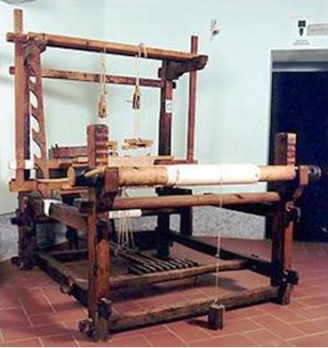 Telaio tessile manuale tipico per la creazione di tovaglie perugine