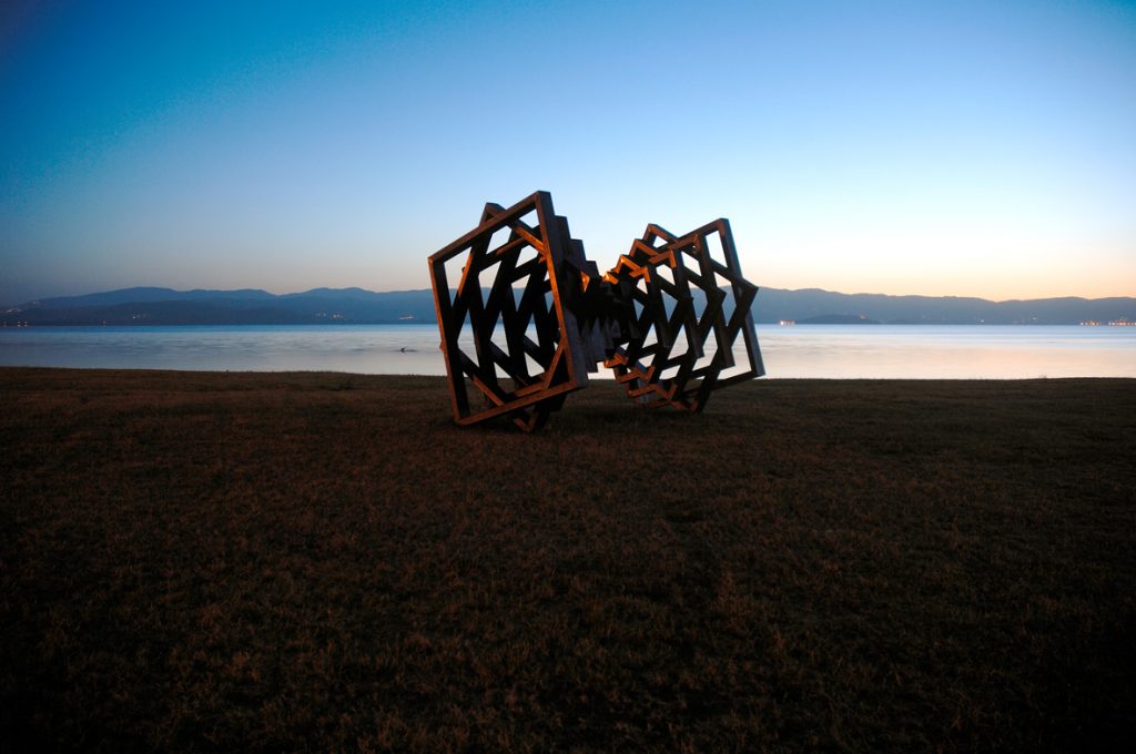 "Twister" di Michele Ciribifera, Castiglione del Lago, 2008 (ferro, 320x320x380 cm)