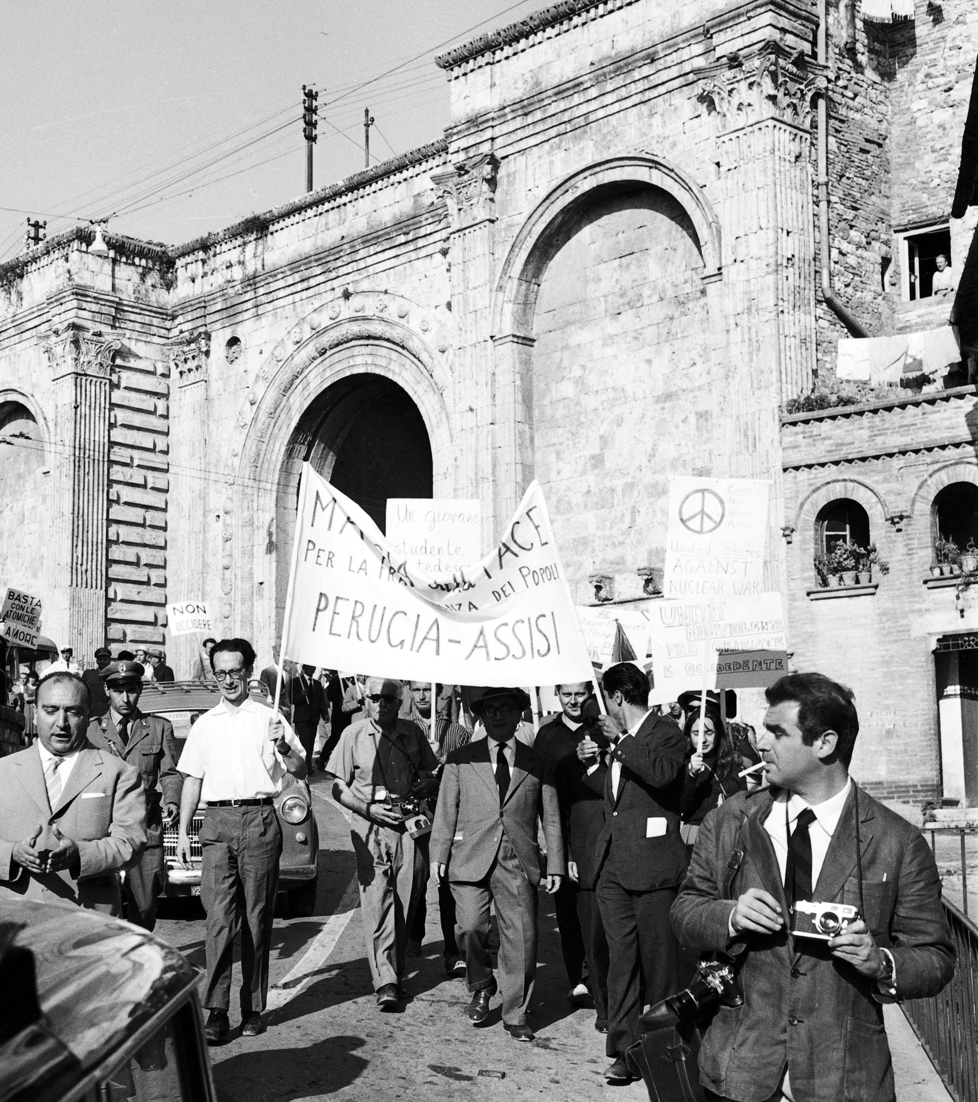 Corteo della prima Marcia della Pace, Perugia, Porta San Pietro