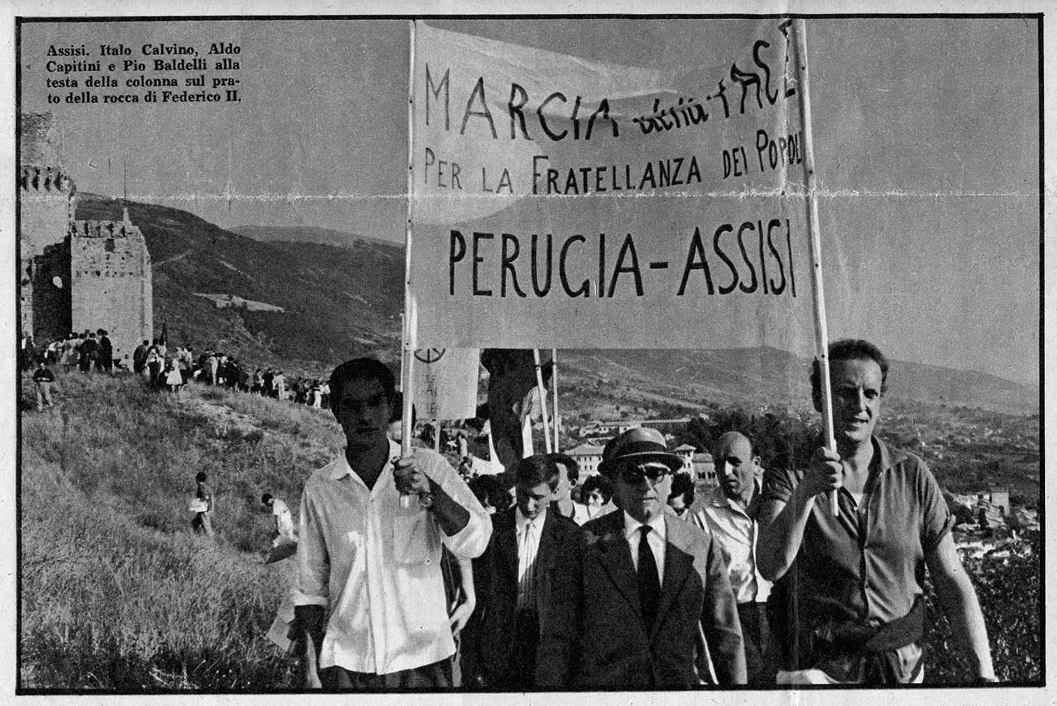 Calvino, Capitini e Baldelli alla testa della prima marcia della pace ad Assisi