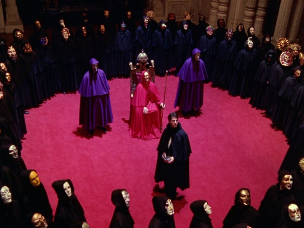 scena cult di Eyes Wide Shut