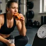 Mangiare dopo l’allenamento fa ingrassare? Il consiglio degli esperti che sorprende molti sportivi